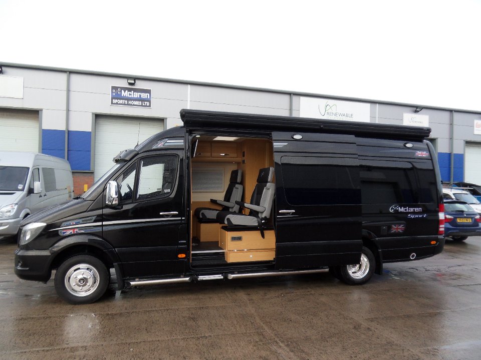 Twin wheel black sprinter exterior